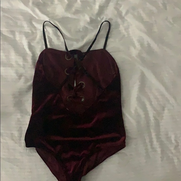 Red velvet bodysuit - Picture 3 of 3